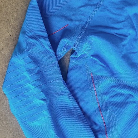 SOLD Falke Germany slim fit underlayer - Picture 2 of 6